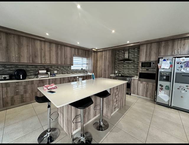 4 BEDROOM HOUSE FOR SALE IN EYE OF AFRICA ESTATE